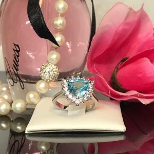 Lovely aquamarine and white sapphire ring
